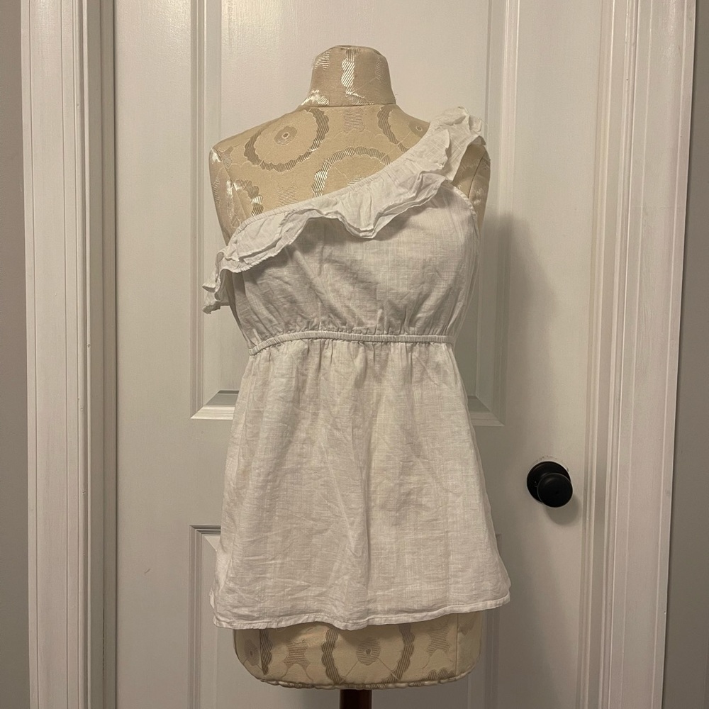 Linen Old Navy One Shoulder Top size Medium. Smoke free.